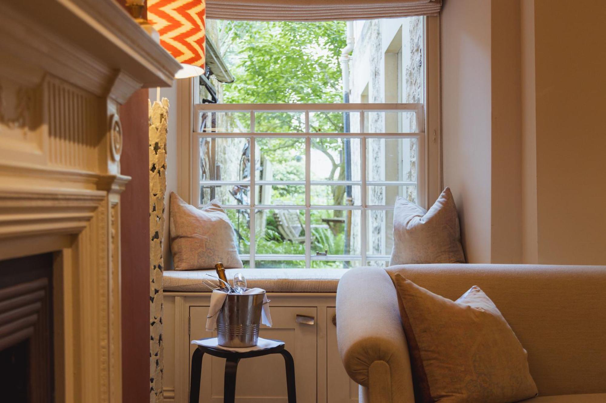 No 15 By Guesthouse, Bath Ngoại thất bức ảnh The window at 170 Queen's Gate
