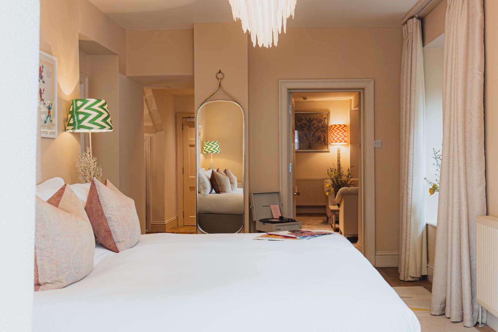 No 15 By Guesthouse, Bath Ngoại thất bức ảnh A bedroom at The Ivy Hotel