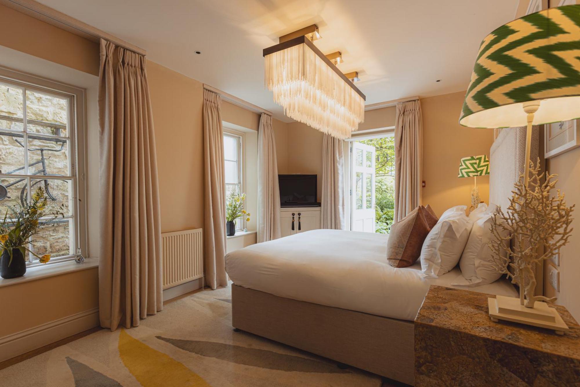 No 15 By Guesthouse, Bath Ngoại thất bức ảnh A bedroom at The Old Bank