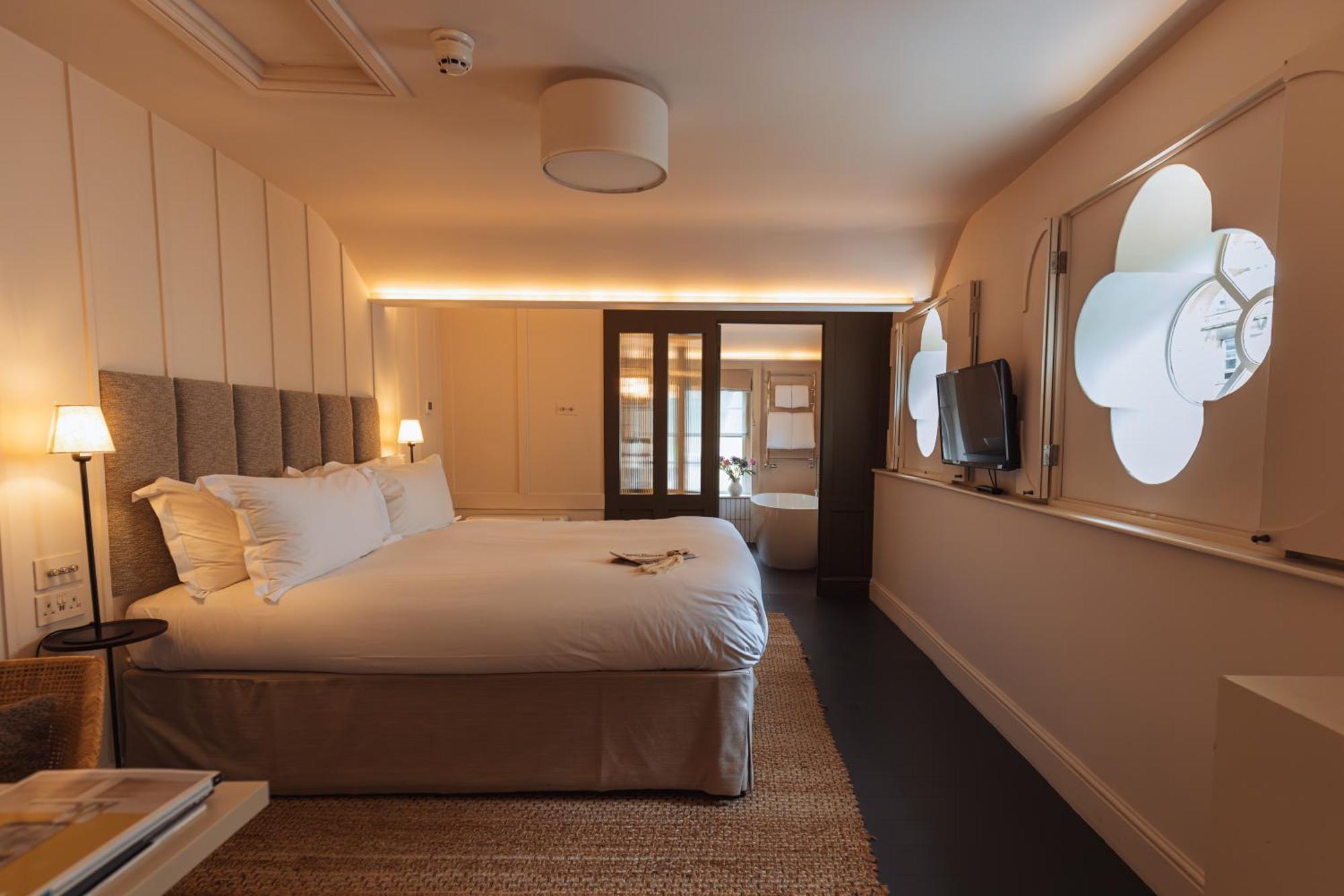 No 15 By Guesthouse, Bath Ngoại thất bức ảnh A bedroom at The Ivy Hotel