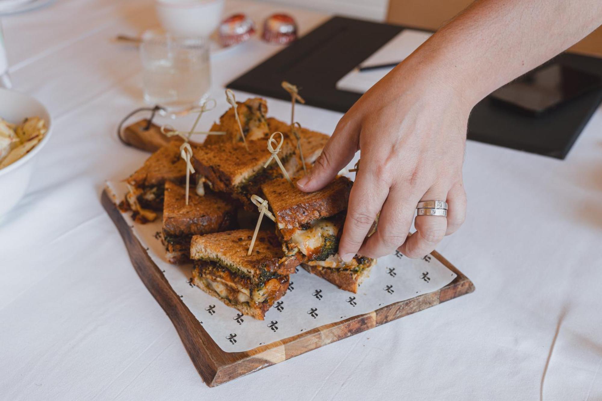 No 15 By Guesthouse, Bath Ngoại thất bức ảnh A hand picking up a canapé
